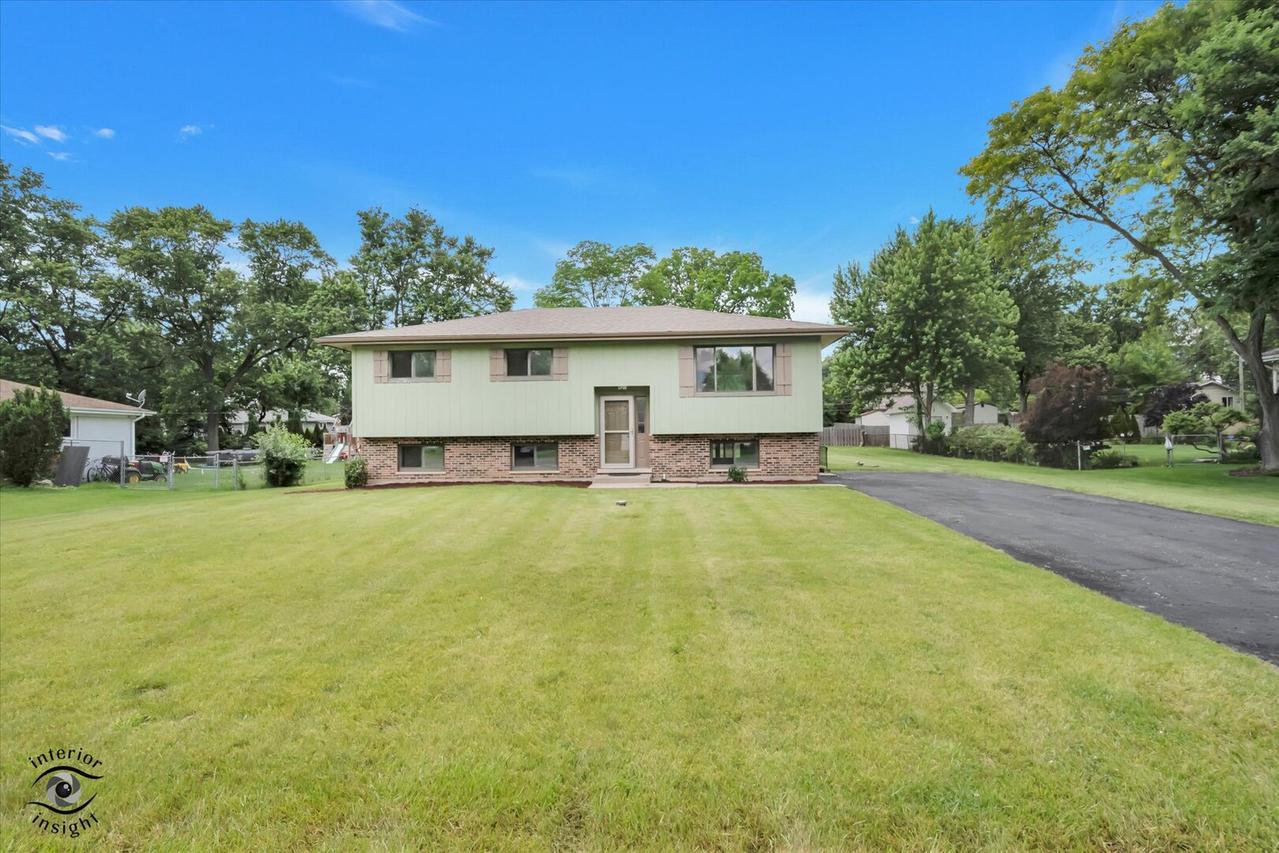 2n314 Euclid Ave., Glen Ellyn, IL 60137