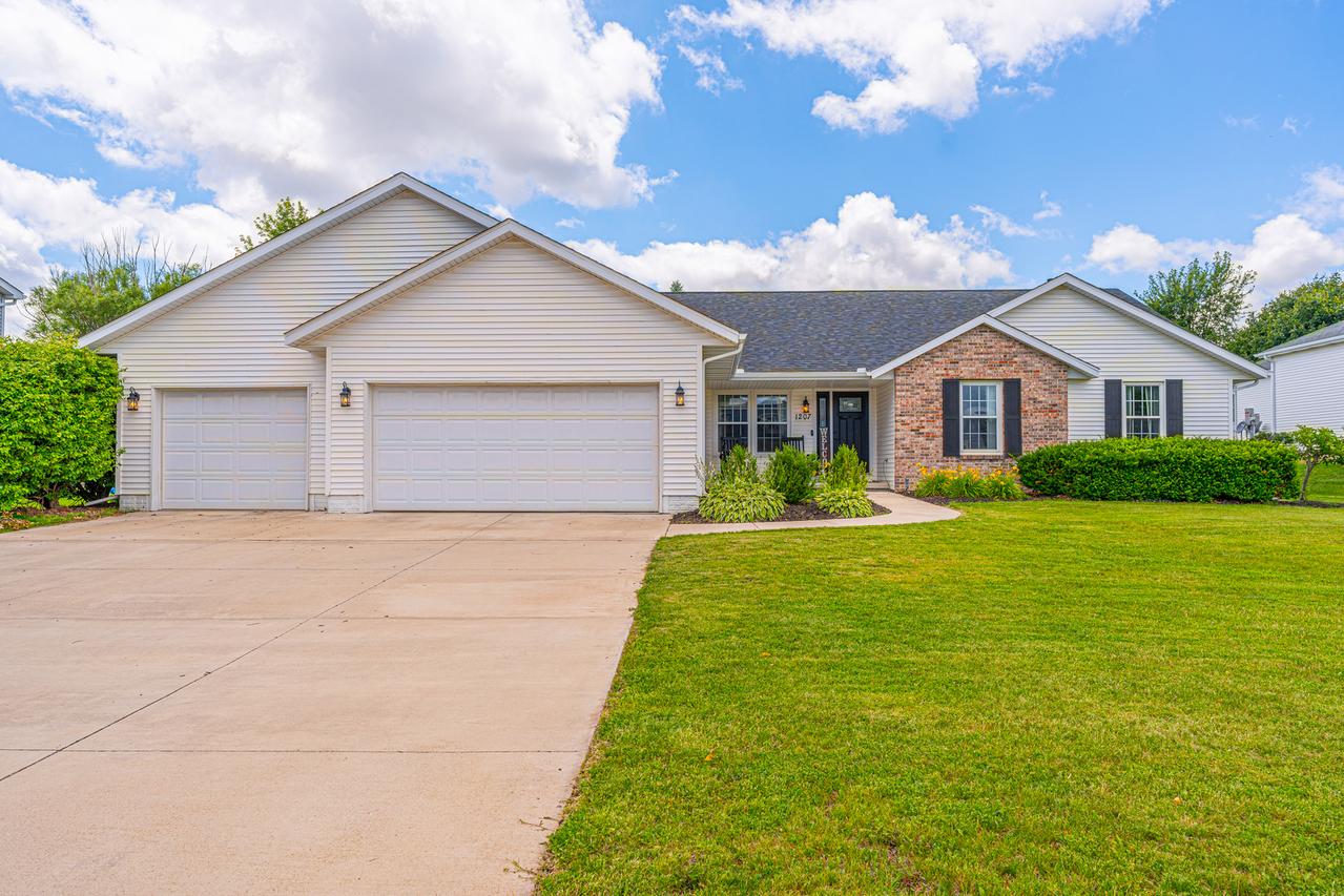 1207 E Ironwood Cc Dr., Normal, IL 61761