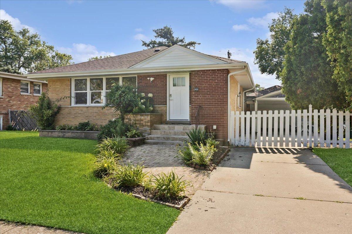 2410 Sunnyside Ave., Westchester, IL 60154