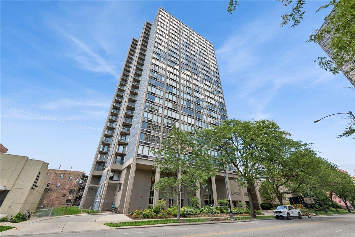 5320 N Sheridan Rd. #1911, Chicago, IL 60640