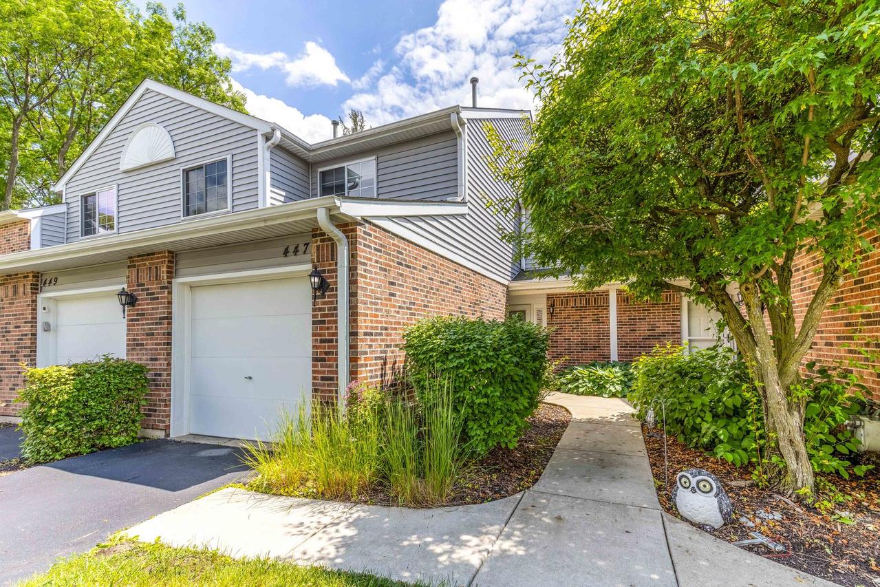 447 Canterbury Dr. #447-12E, Carol Stream, IL 60188