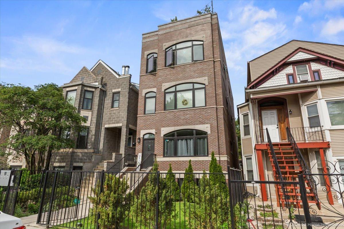 824 S Bell Ave. #1, Chicago, IL 60612