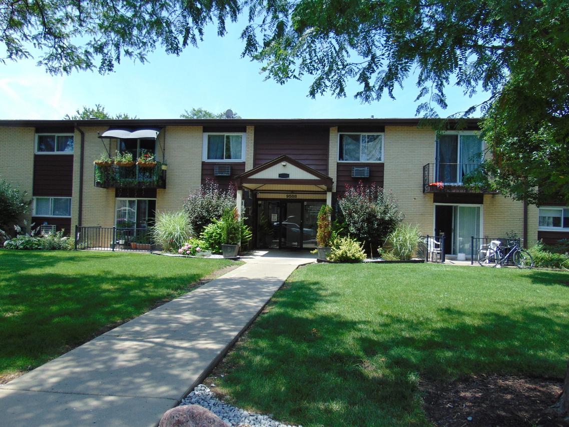 9588 N Terrace Pl. #208H, Des Plaines, IL 60016