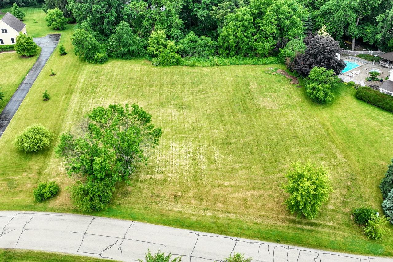10N594 Long View Ln., Elgin, IL 60124
