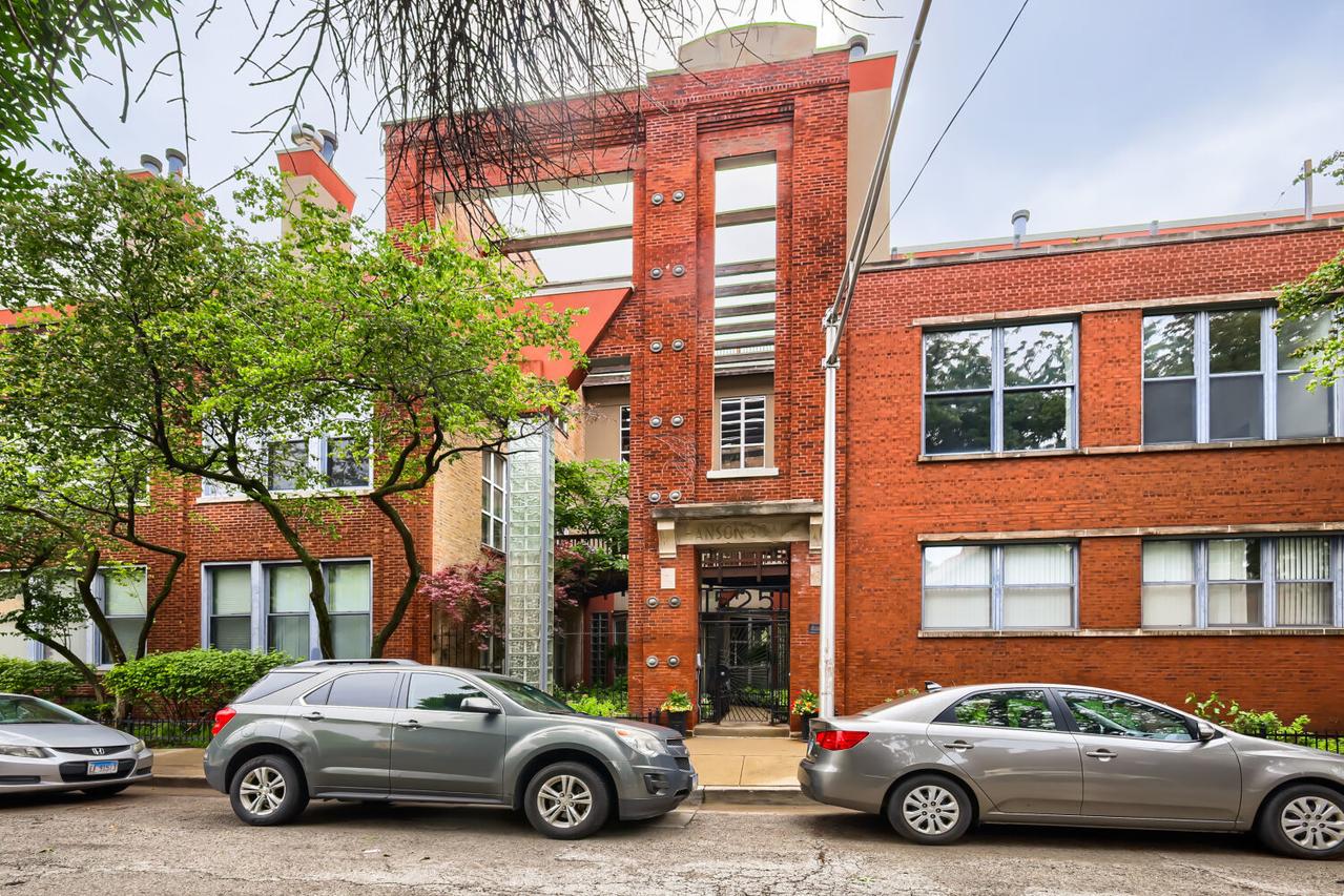 525 N Ada St. #25, Chicago, IL 60642