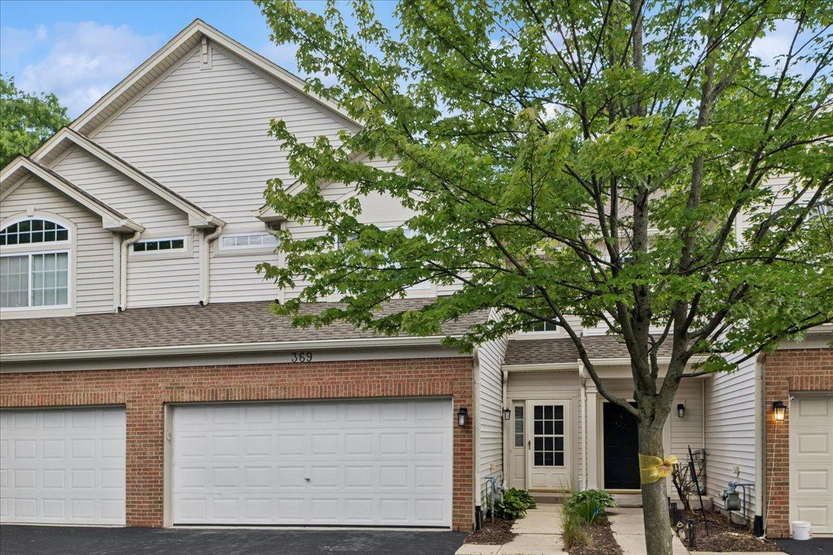 369 Abington Woods Dr., Aurora, IL 60502
