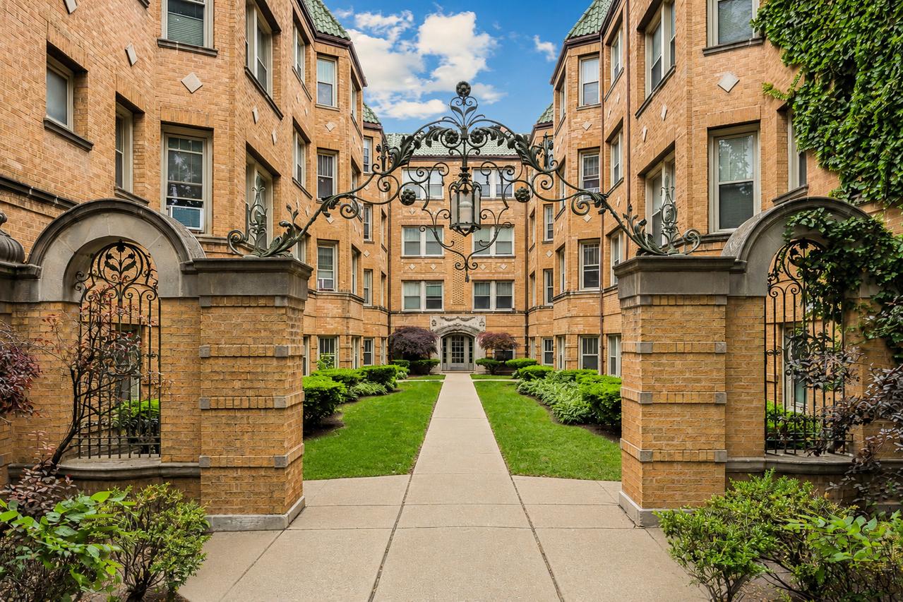 854 Washington Blvd. #3, Oak Park, IL 60302