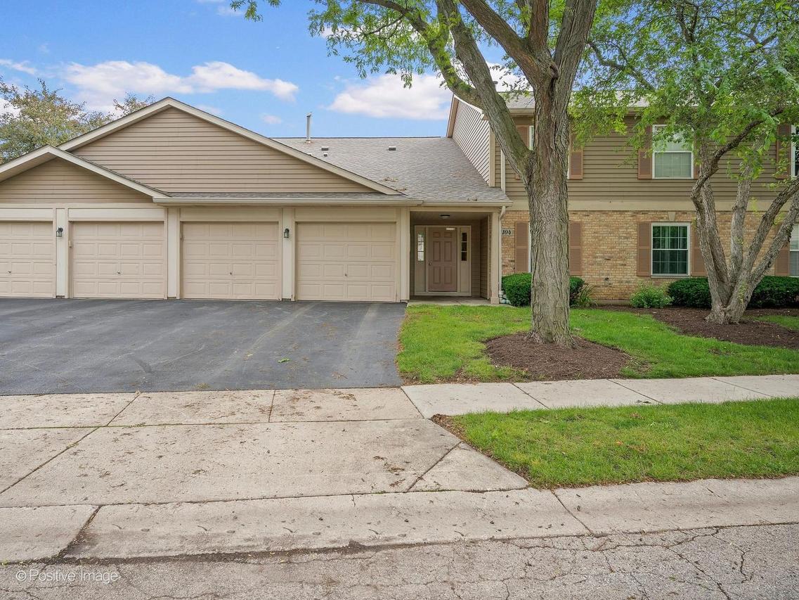 1104 Canterbury Ct. #D, Elgin, IL 60120