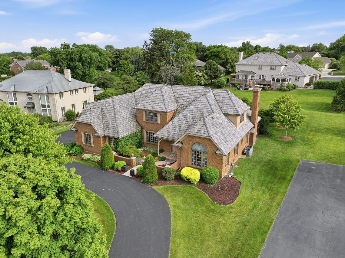 313 Trinity Ln., Oak Brook, IL 60523