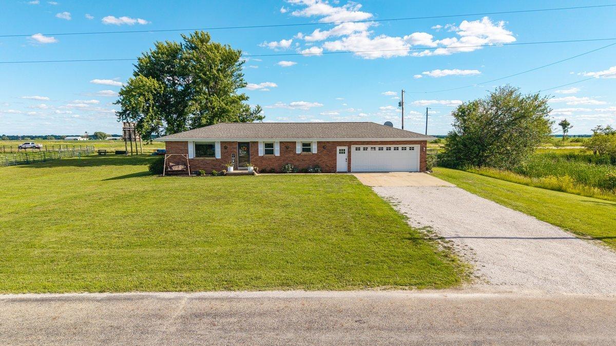 1177 County Road 250 Rd., Deer Creek, IL 61733