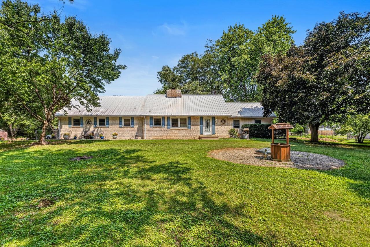 1516 W North Shore Dr., Mahomet, IL 61853