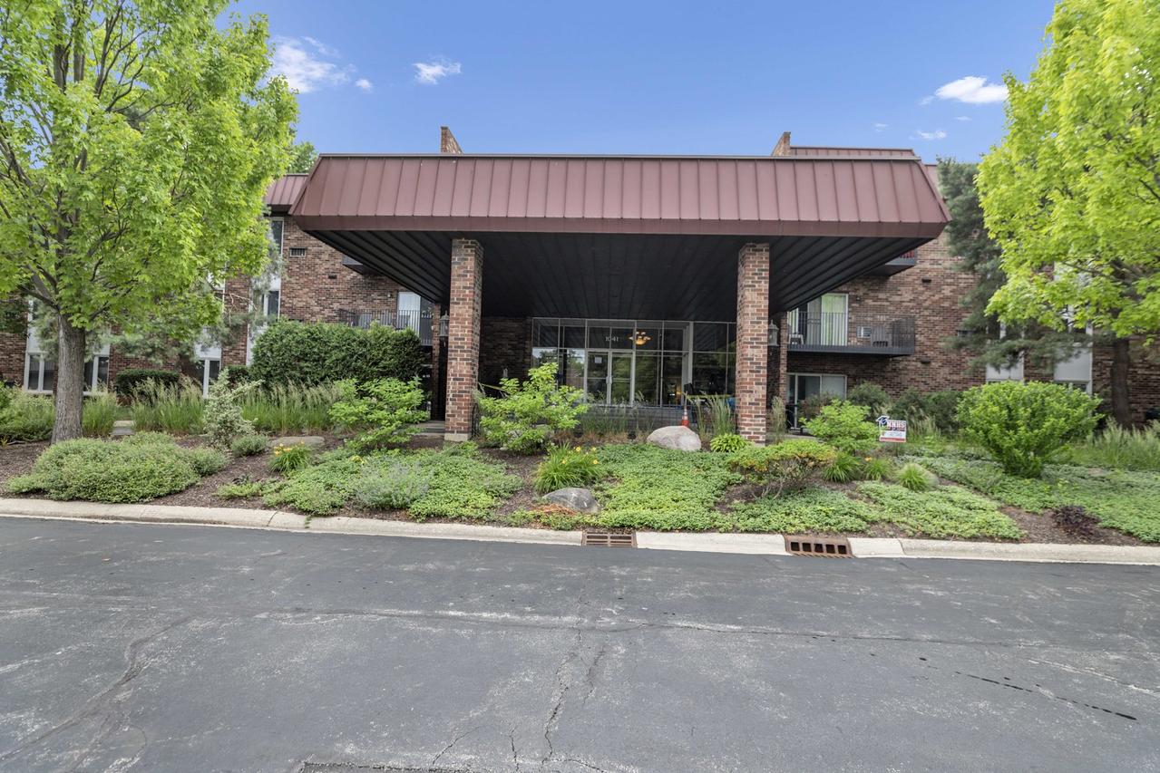 1041 W Ogden Ave. #126, Naperville, IL 60563