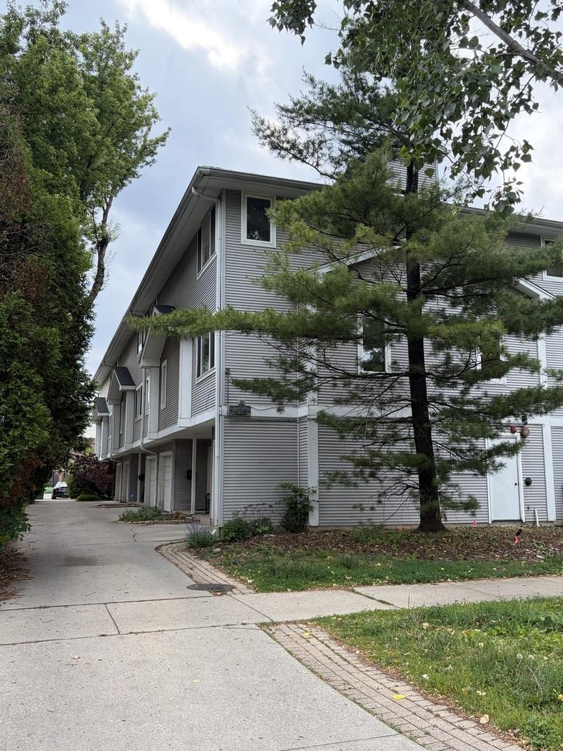 425 S Harvey Ave. #E, Oak Park, IL 60302