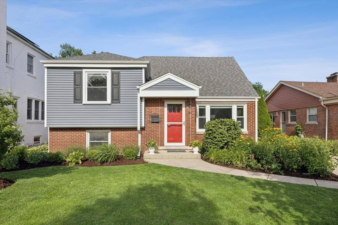 631 S Ashland Ave., La Grange, IL 60525