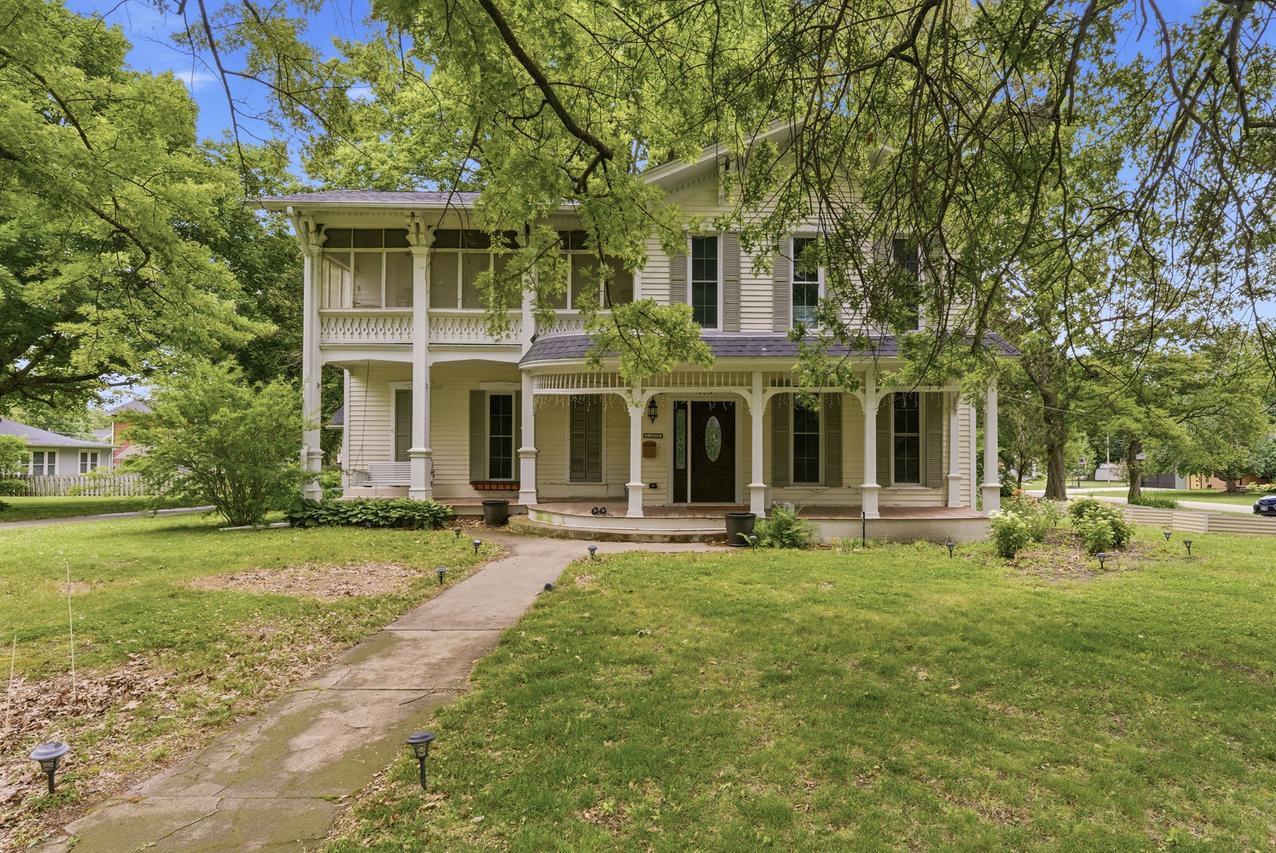 708 S College Ave., Aledo, IL 61231