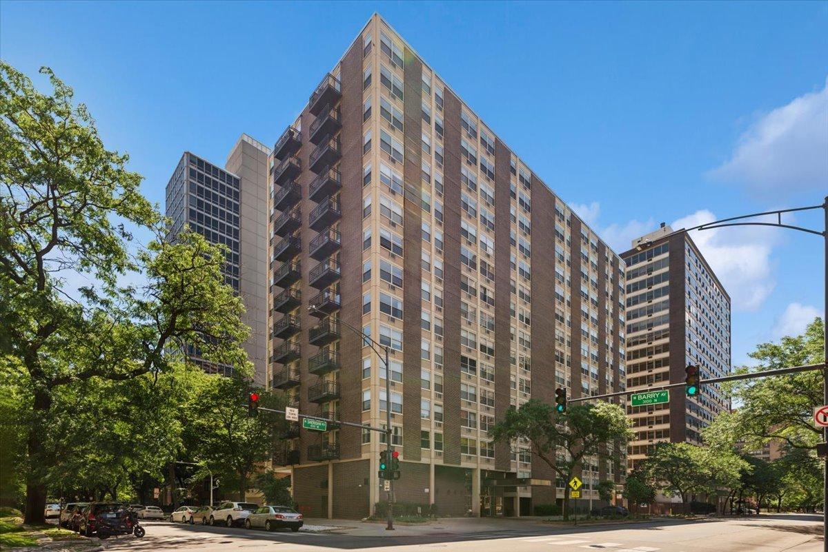 3033 N Sheridan Rd. #601, Chicago, IL 60657
