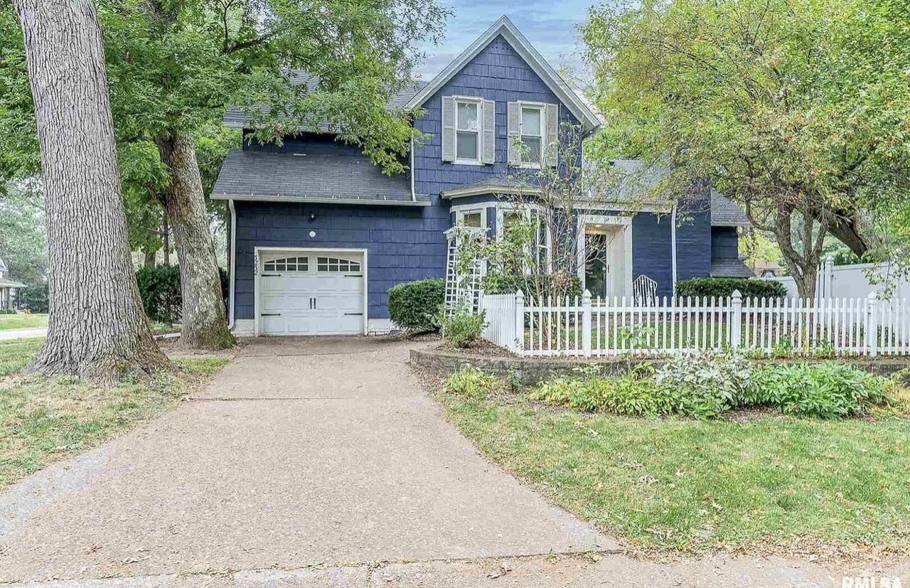3232 Park 16th St., Moline, IL 61265