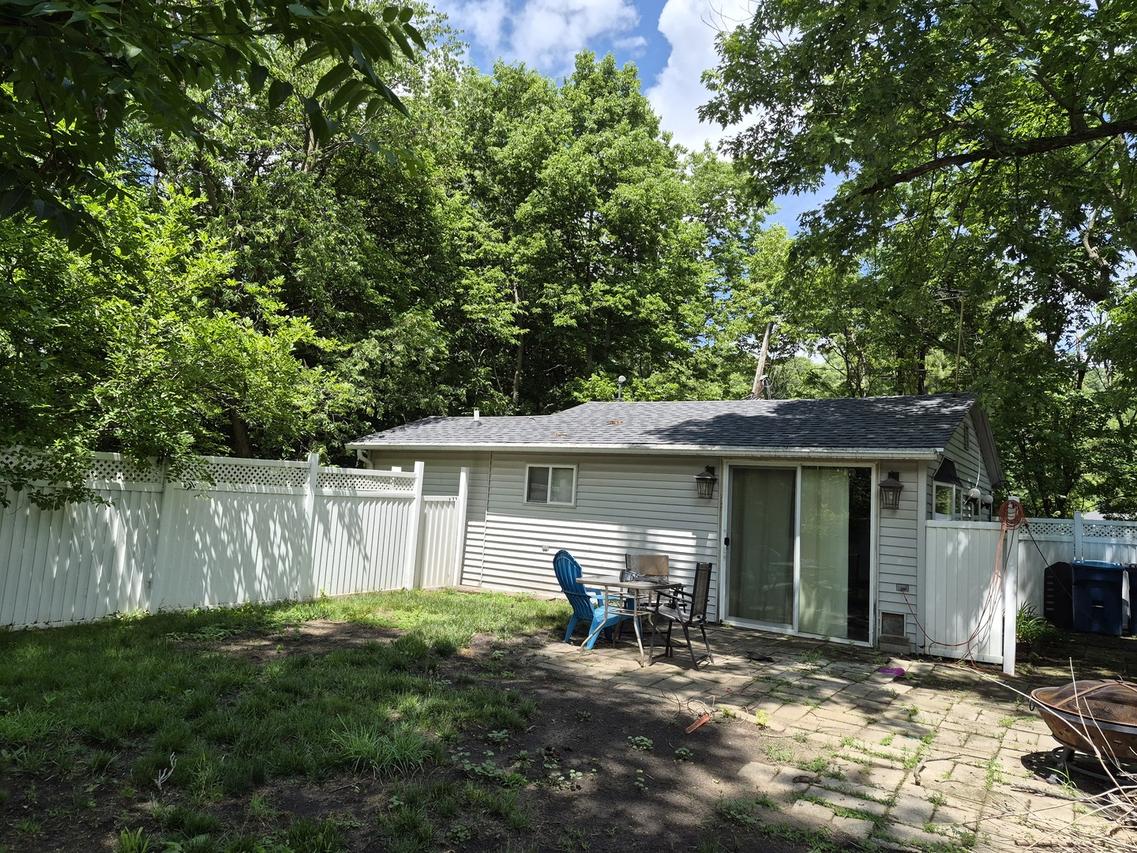 208 West St., Utica, IL 61373