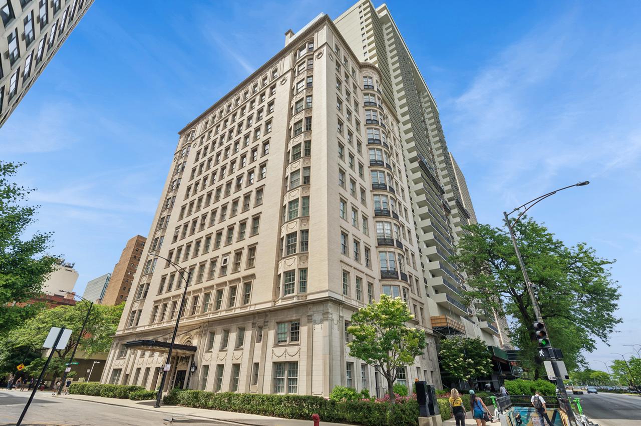 1200 N Lake Shore Dr. #1204, Chicago, IL 60610