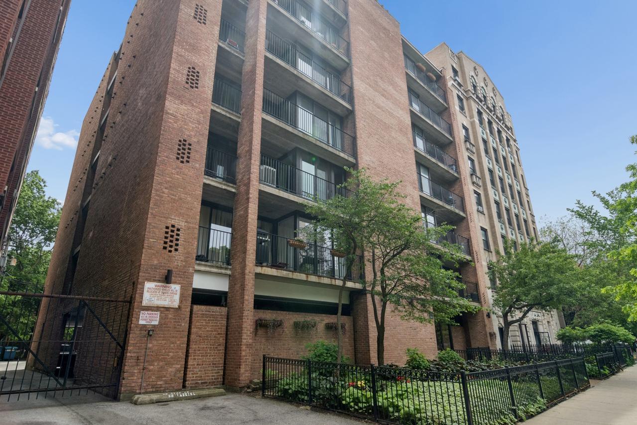 651 W Sheridan Rd. #6D, Chicago, IL 60613