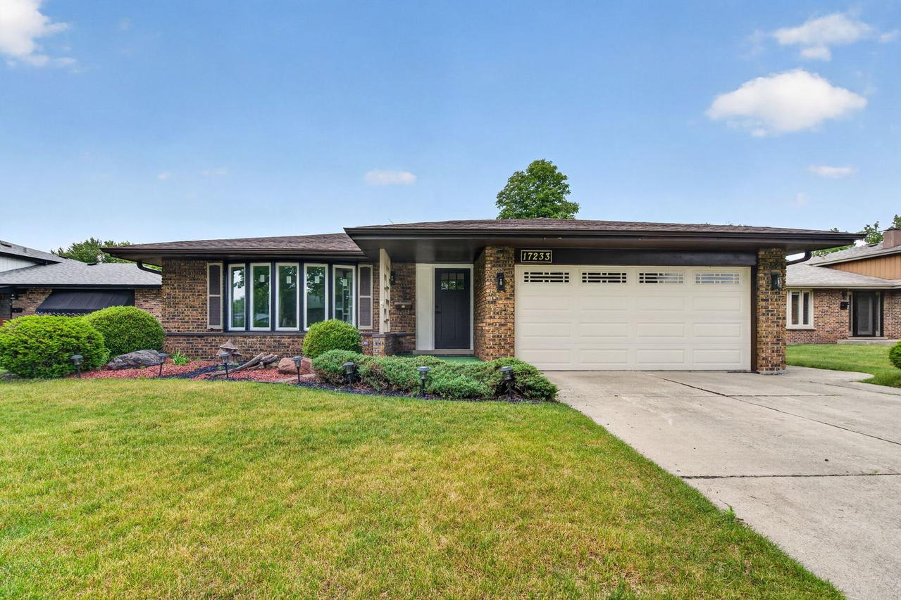 17233 Evans Ave., South Holland, IL 60473