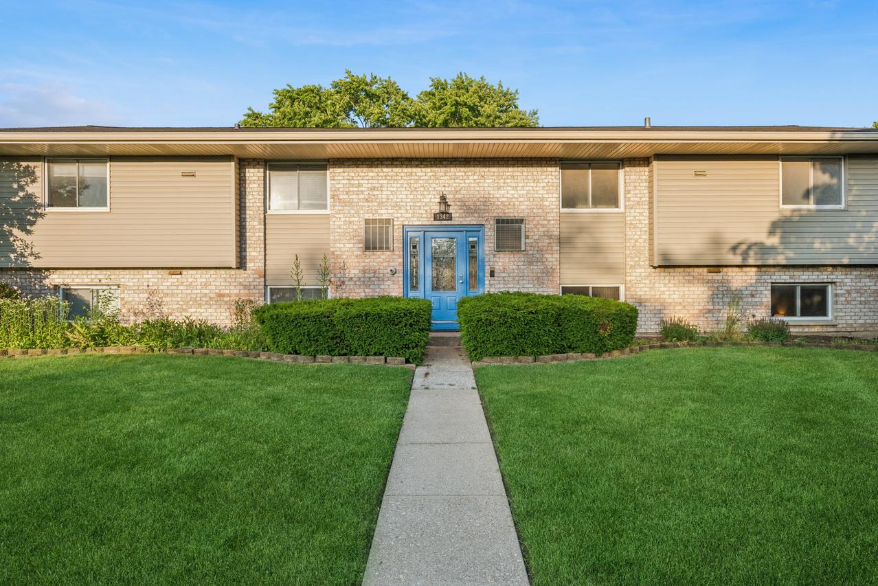 1342 S. 14th St. #B1, St. Charles, IL 60174