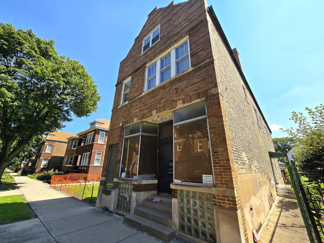 3353 S Aberdeen St., Chicago, IL 60608