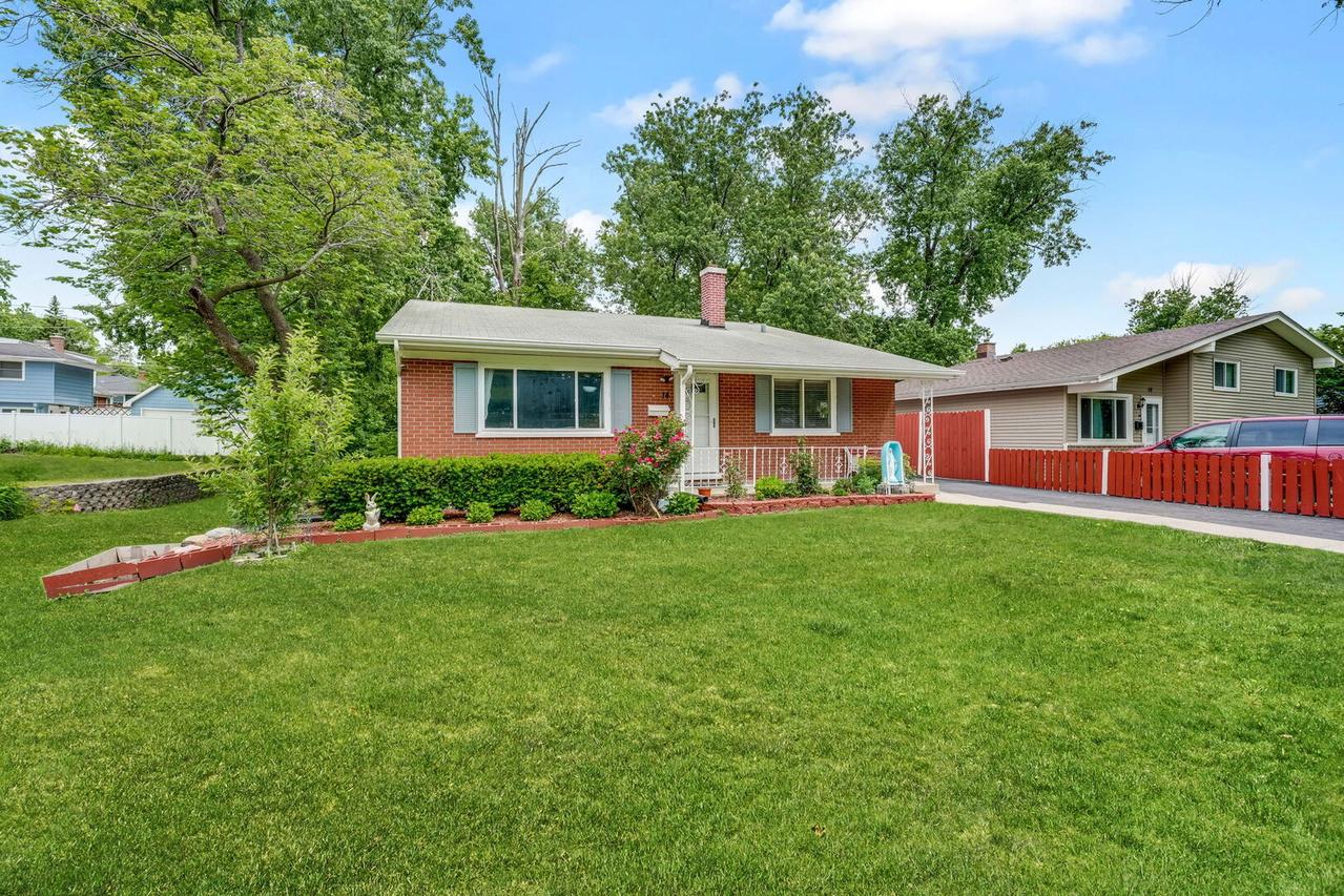 14 E Van Buren St., Villa Park, IL 60181