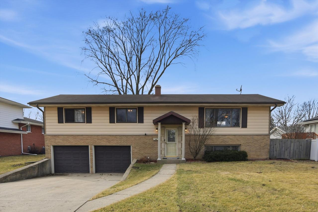 130 N Horner Ln., Mount Prospect, IL 60056