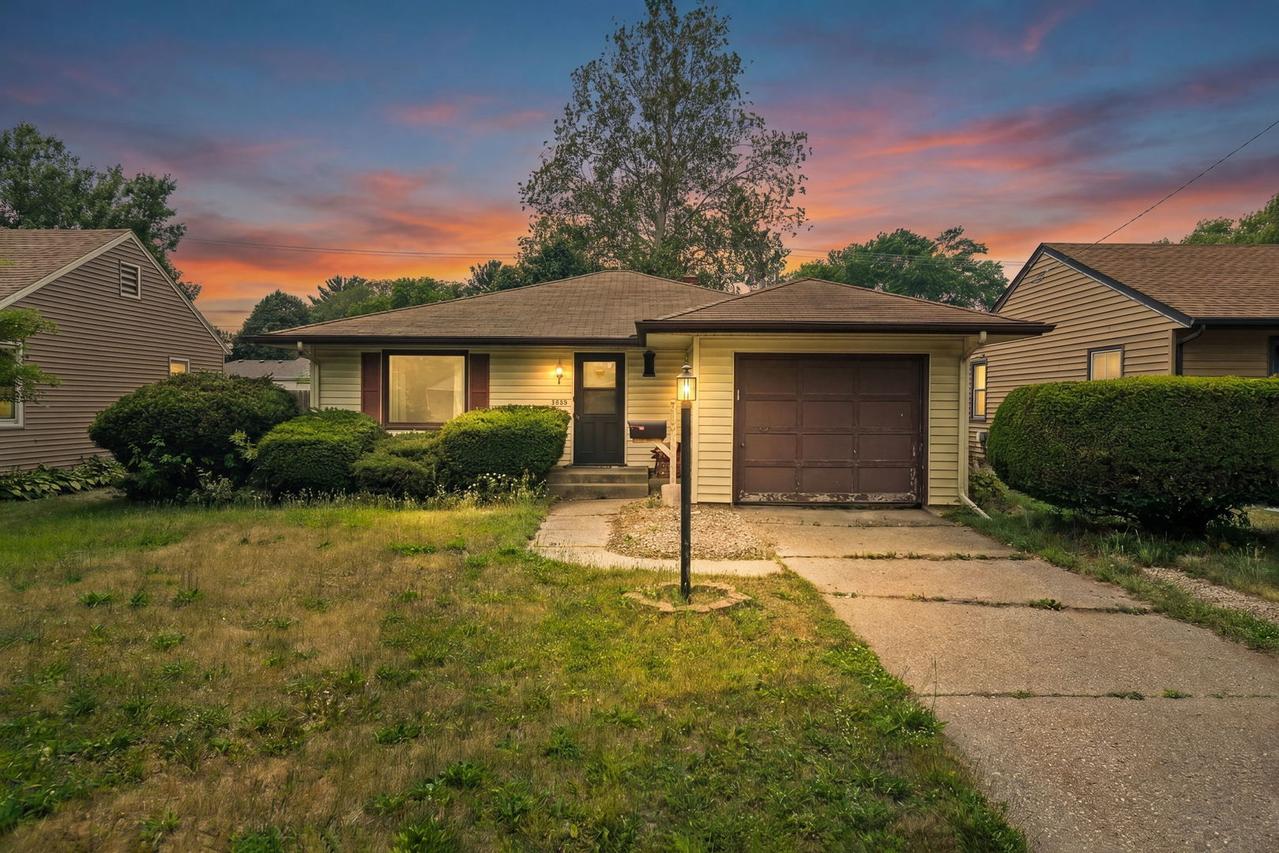 3226 Latham St., Rockford, IL 61103
