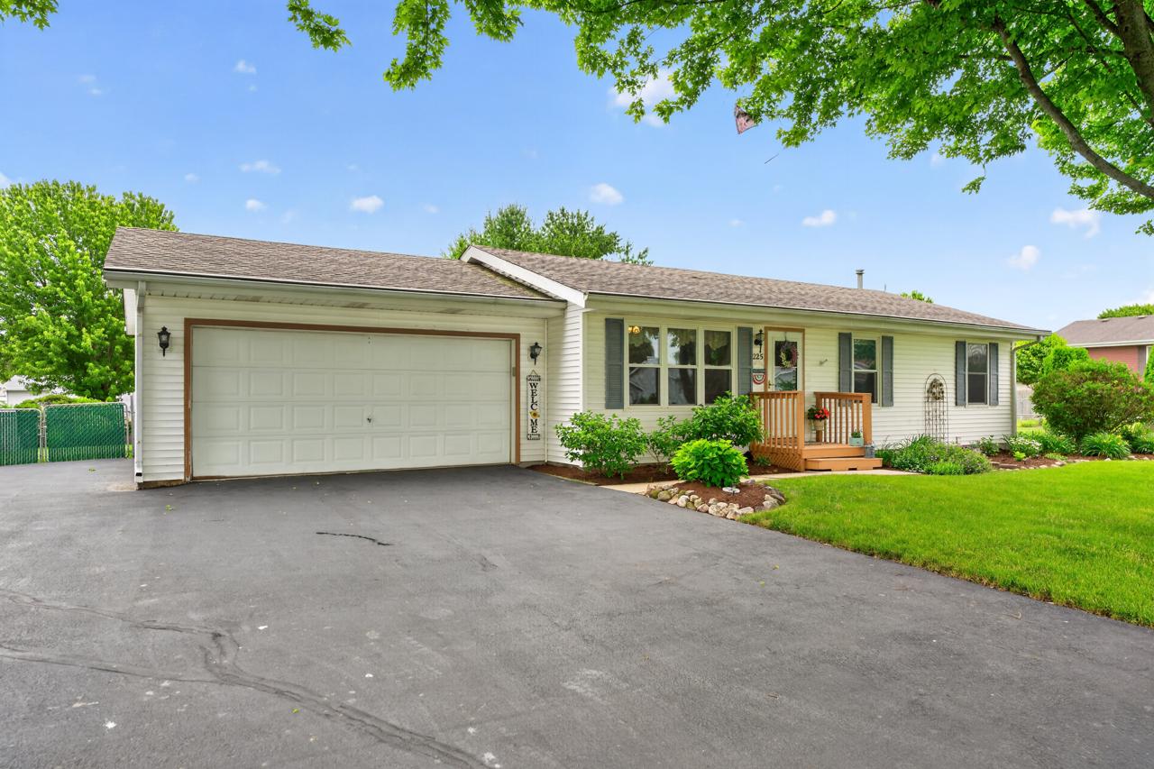 225 Cloud Mist Dr., Capron, IL 61012
