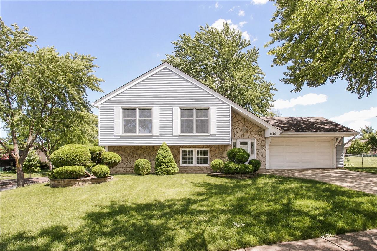 249 Langton Ln., Bloomingdale, IL 60108