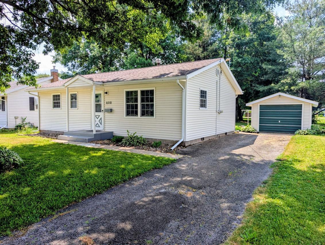 608 NW 3rd St., Aledo, IL 61231