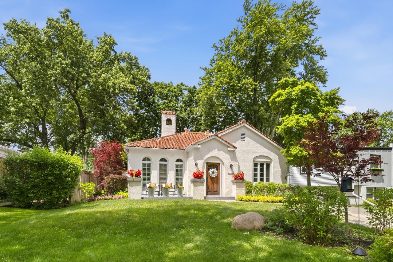 1230 Ferndale Ave., Highland Park, IL 60035
