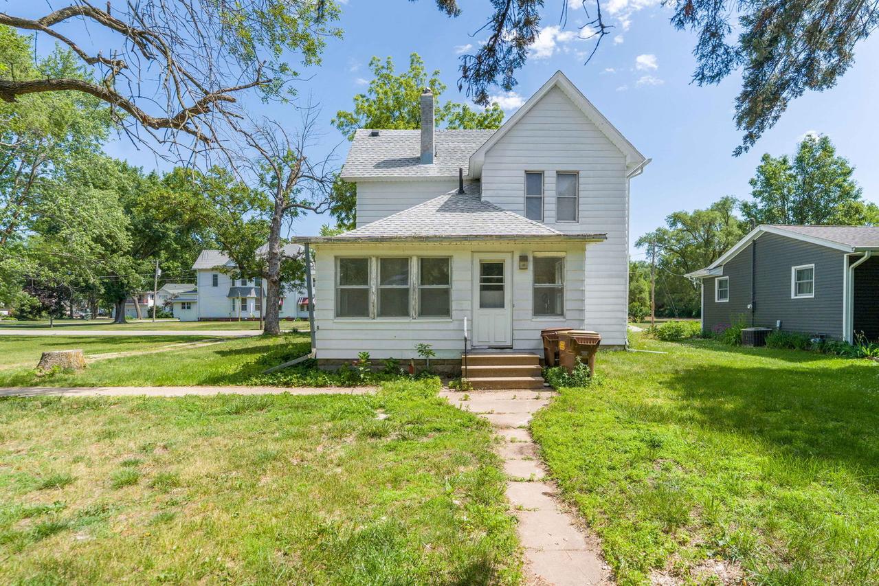 1010 6th Ave., Erie, IL 61250