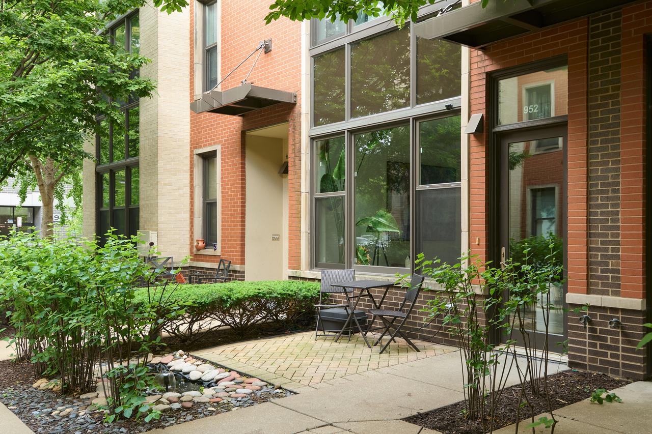 952 N Crosby St., Chicago, IL 60610