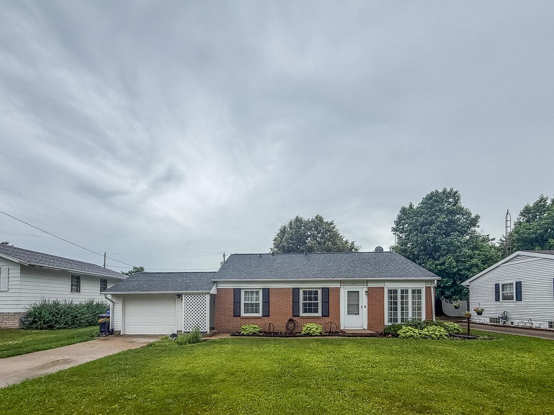 207 Sherwood Way, Bloomington, IL 61701