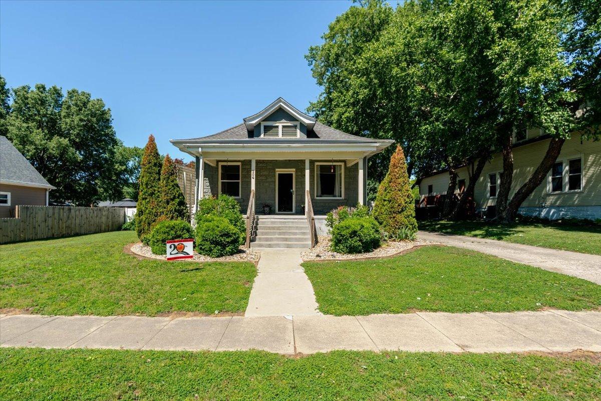 304 S Monroe St., Mackinaw, IL 61755