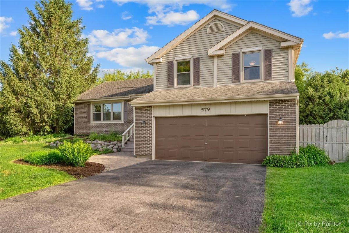 579 Crimson Dr., Crystal Lake, IL 60014