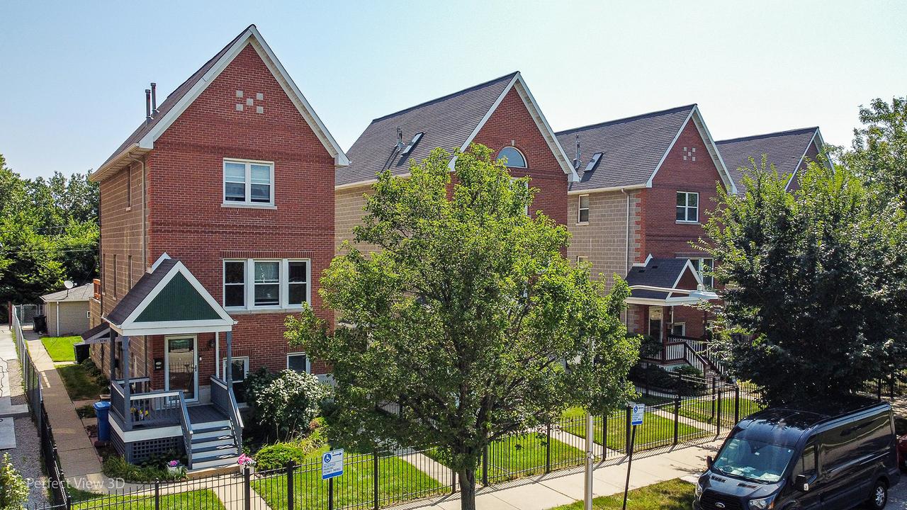 3761 S Lake Park Ave., Chicago, IL 60653