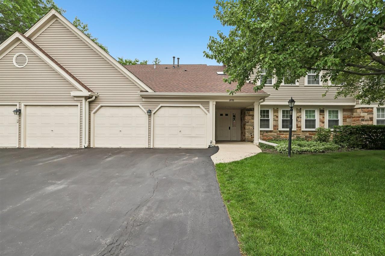 2838 Meadow Ln. #D, Schaumburg, IL 60193
