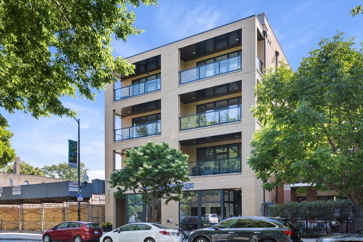 4939 N Damen Ave. #301, Chicago, IL 60625