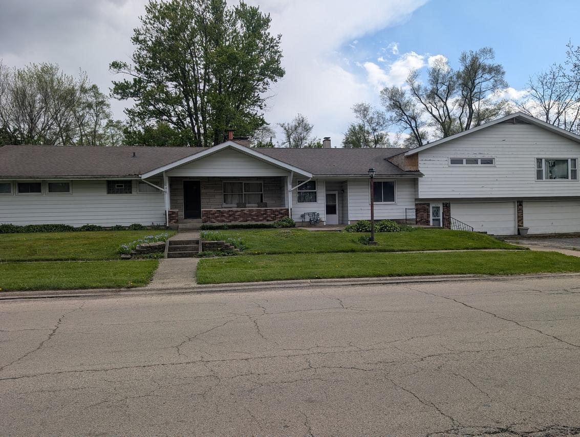 704 W Mckinley St., Harvard, IL 60033
