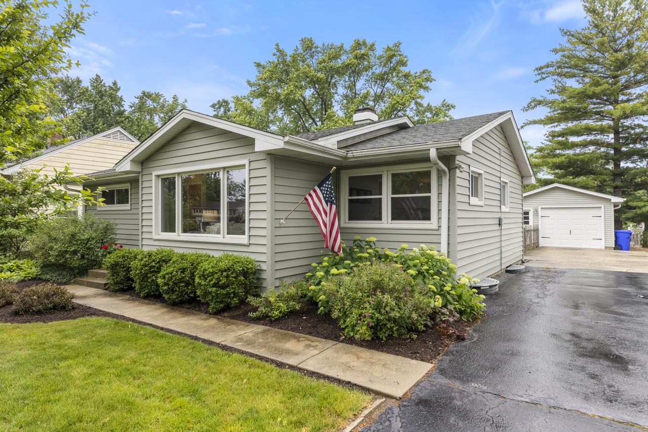 1106 Lyford Ln., Wheaton, IL 60187