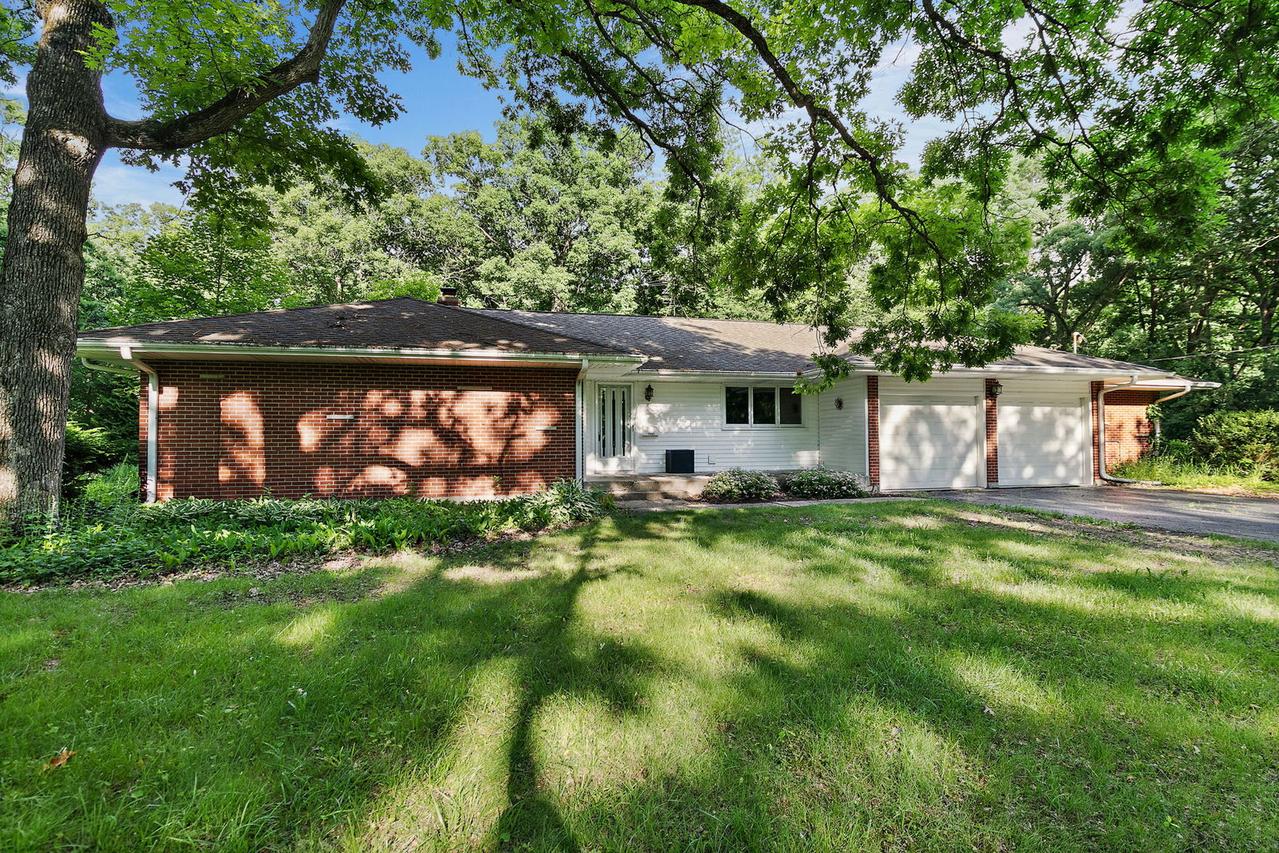 7N161 Hickory Ln., St. Charles, IL 60174