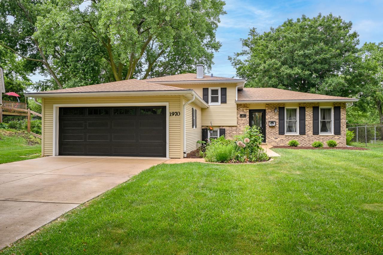 1970 Nottingham Ln., Wheaton, IL 60189