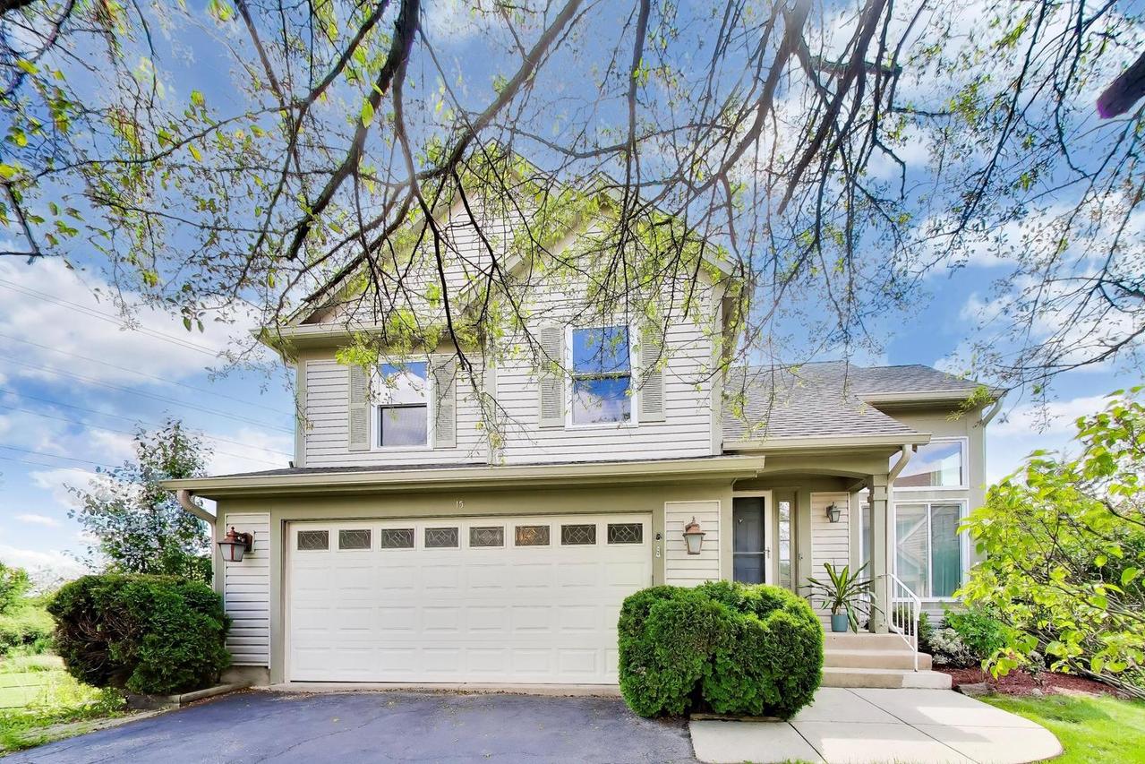 15 Lenox Ct., South Elgin, IL 60177