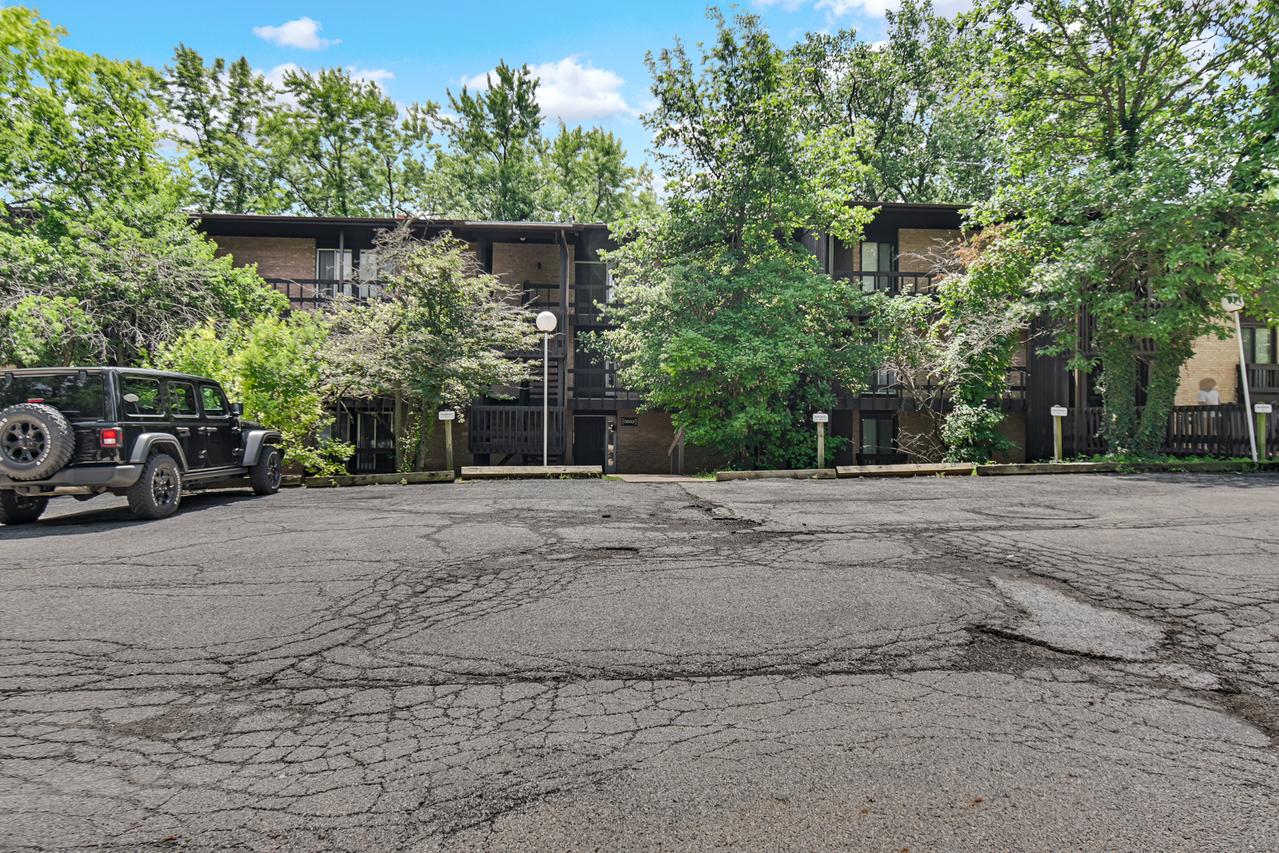 5503 Lakeside Dr. #1C, Lisle, IL 60532