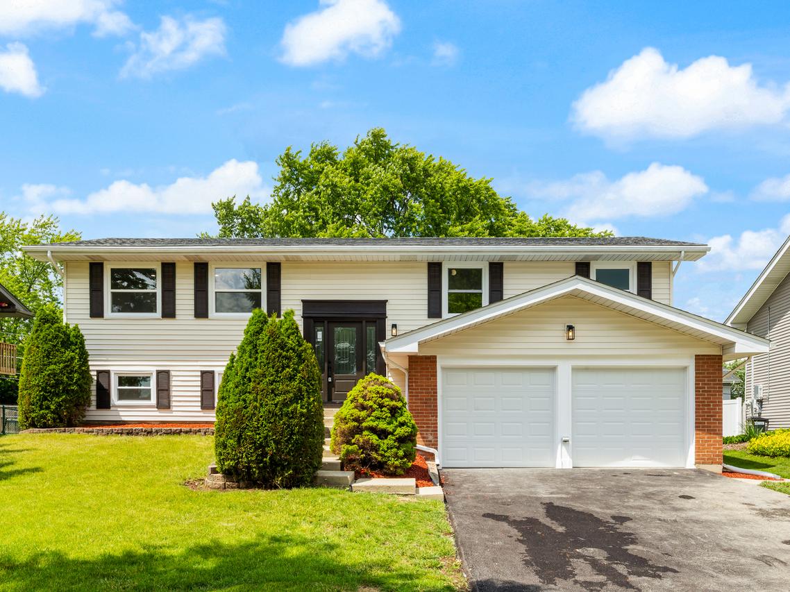1030 Cobble Hill Ct., Hoffman Estates, IL 60169