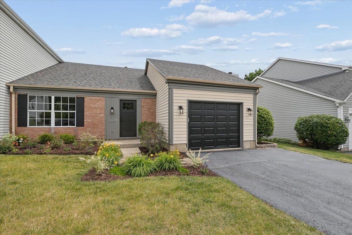 201 Bingham Cir., Mundelein, IL 60060
